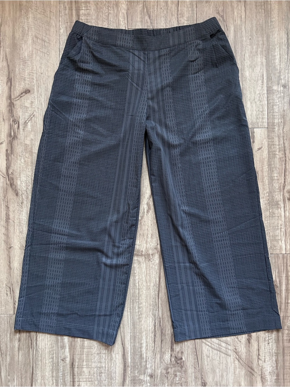 MEC wide-leg cropped pants in a dark grey colorway geometric Pull-On Pants